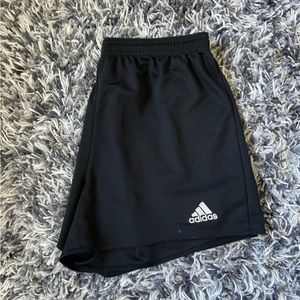 Adidas shorts (M)
